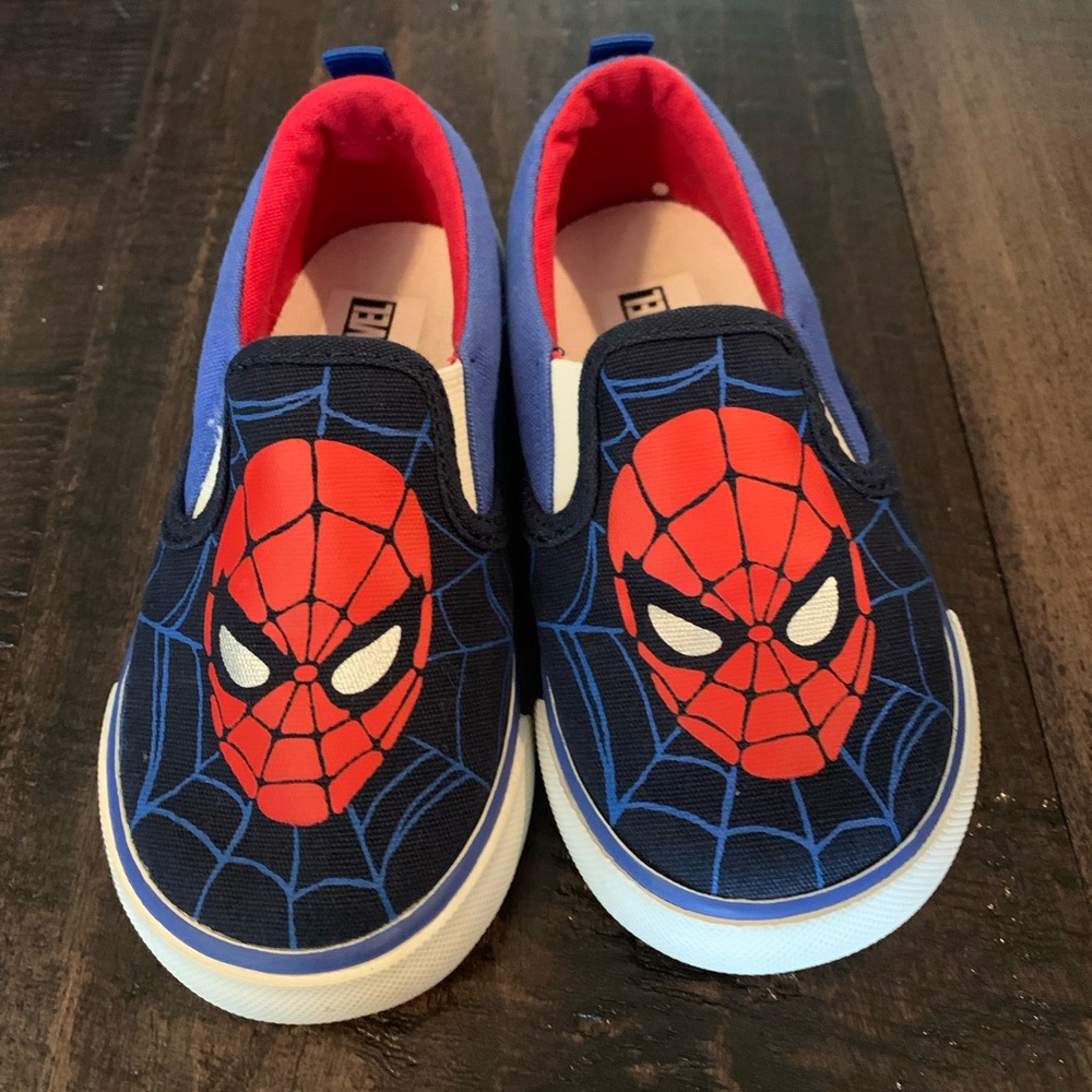 GAP (MARVEL) - size 7 - Slip on shoes